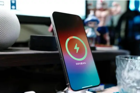 石龙镇苹果15换屏服务分享用什么充电器给iPhone15充电更好 